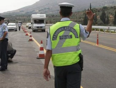 Εκτροπή νταλίκας στην Εγνατία στο ύψος της Βέροιας